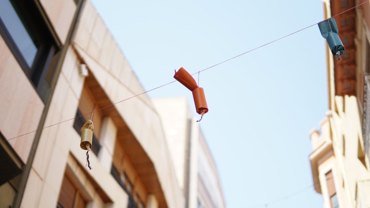 Calles engalanadas en las fiestas de Elche